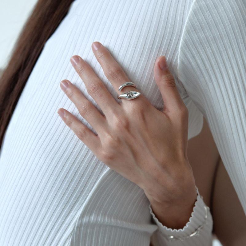 Stilvoller minimalistischer geometrischer Ring für Frauen mit einzigartigen Ins-Modeelementen