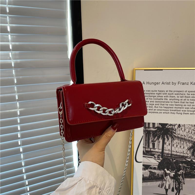 

Minimalist Urban Style Pu Material Compact Shoulder Bag With Chains For Ladies червоний