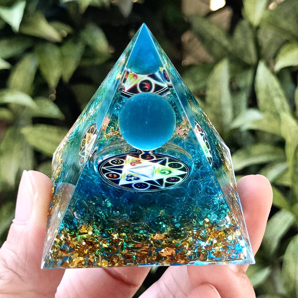 Crystal Gravel Pyramid Resin Ornament - Home & Office Epoxy Decoration Gift 5 cm (Neutral Color Box Packaging)