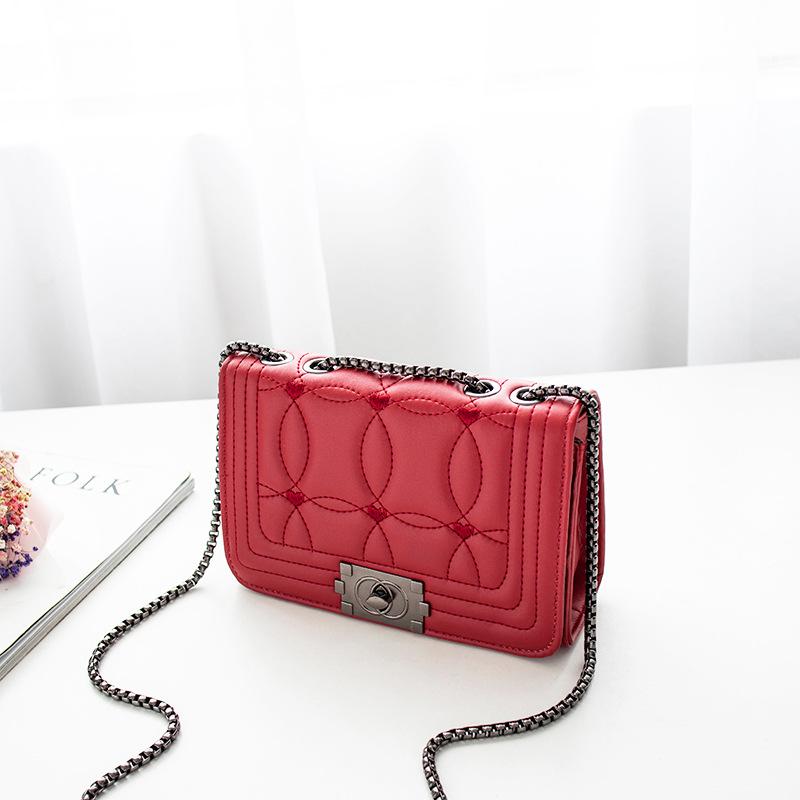 

Fashion small fresh chain single shoulder women s bag trendy round embroidered crossbody small square bag красный