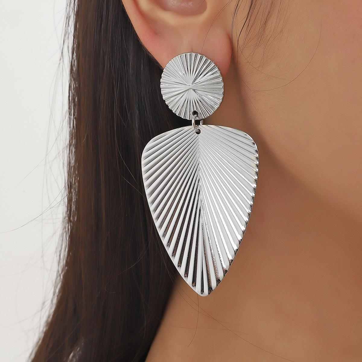Women s Geometric Leaf Texture Earrings, Statement Metal Dangle Earrings, Edgy Instagram Style Jewelry золотой