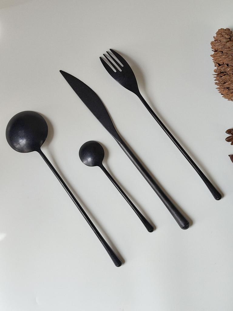 Japanese Retro Black Cutlery Set 304 Stainless Steel Western Steak Knife Fork Spoon Set Coffee Spoon Desser Fork Fruit