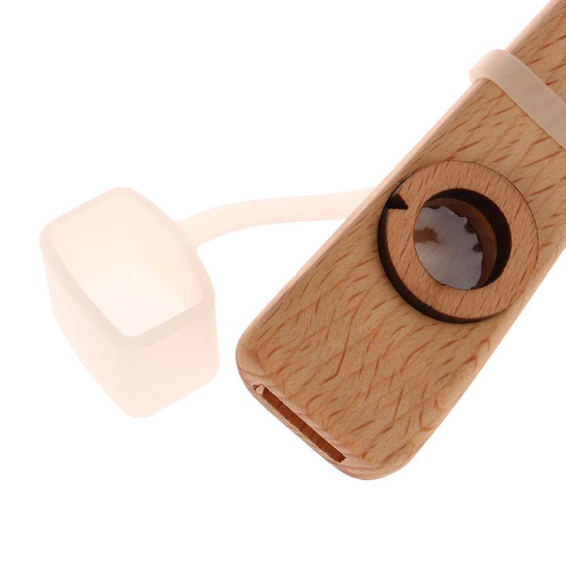 1 Stück Holz-Kazoo. Kazoo-Holzflötenbegleitung. Anfängerflöte ist einfach zu erlernen und das Instrument zu spielen.