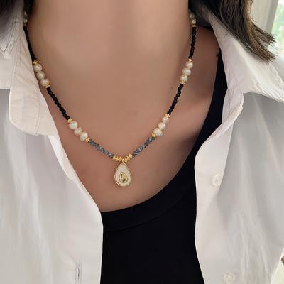 Schwarze Achatperlenkette verblasst nicht Damen High-End-Sinn Leichter Luxus Natürliche Perlmutt-Avocado-Schlüsselbeinkette Titanstahl