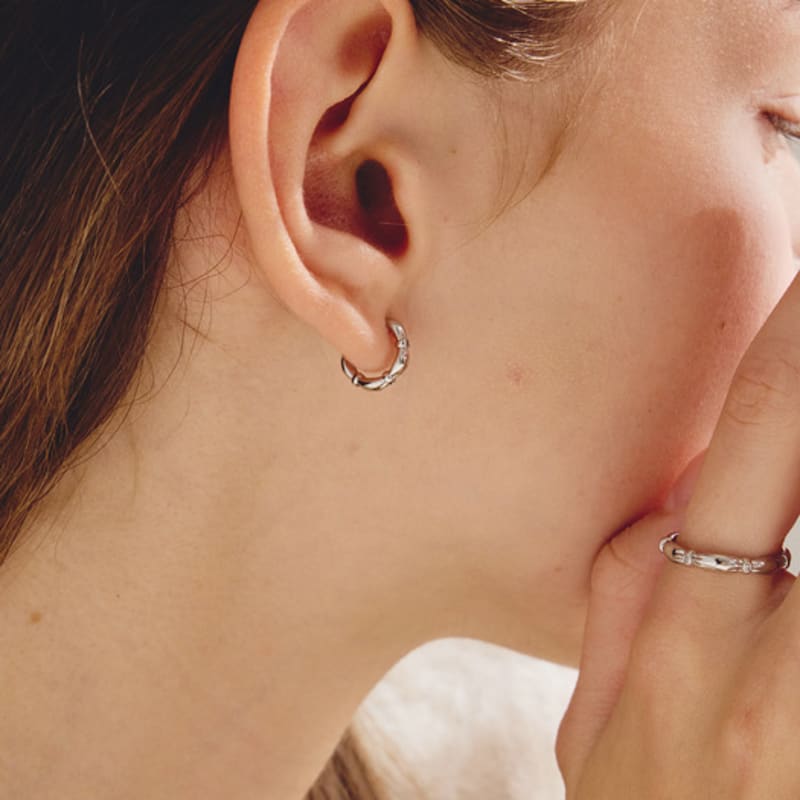 Noonoo Fingers Thin Shirr Earrings