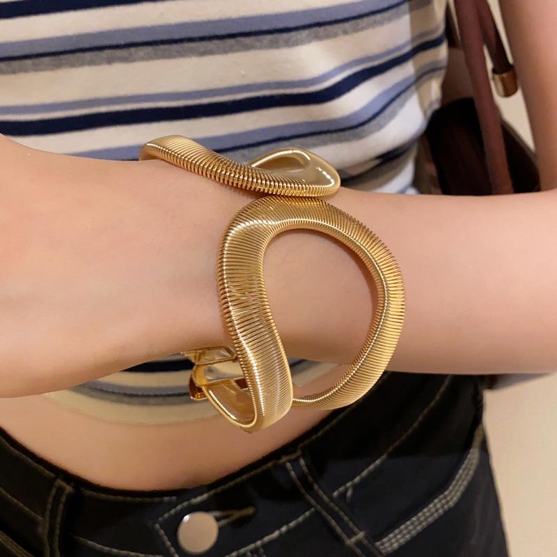 Elegant Retro Snake Twist Open Bangle: Luxurious Versatile Jewelry for Women