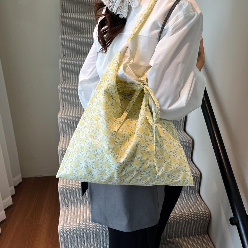 Pastoral floral bag women's new large-capacity lightweight casual shoulder messenger bag tote bag