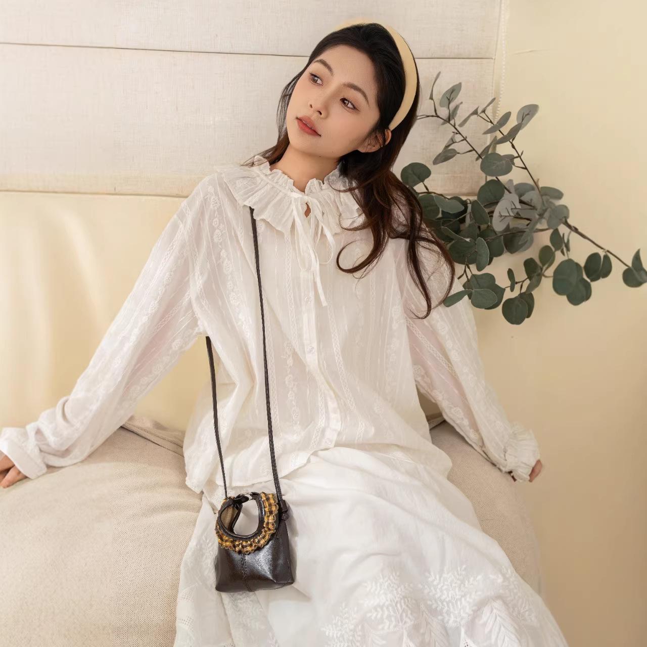 Elegant French Embroidered Forest Girl Shirt with Ruffled Lace Collar One Size белый