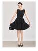 Gepunktetes Satin-Sommerkleid mit Rüschensaum und taillierter Taille für Damen