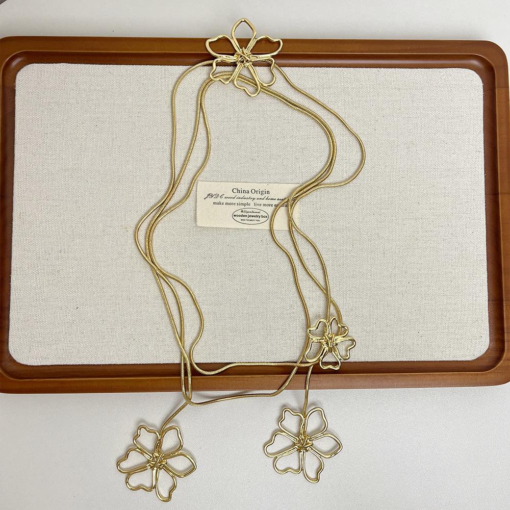 

Fashion Temperament Elegant Classic High Sense Flower Necklace, Suitable for Women Party Collocation золотой