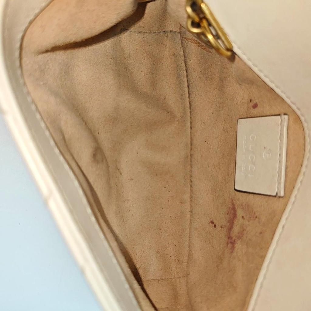 [Pre-Owned] GG Marmont Gold Logo Distressed Quilted Leather Mini Crossbody Bag - Good #1OSS75K