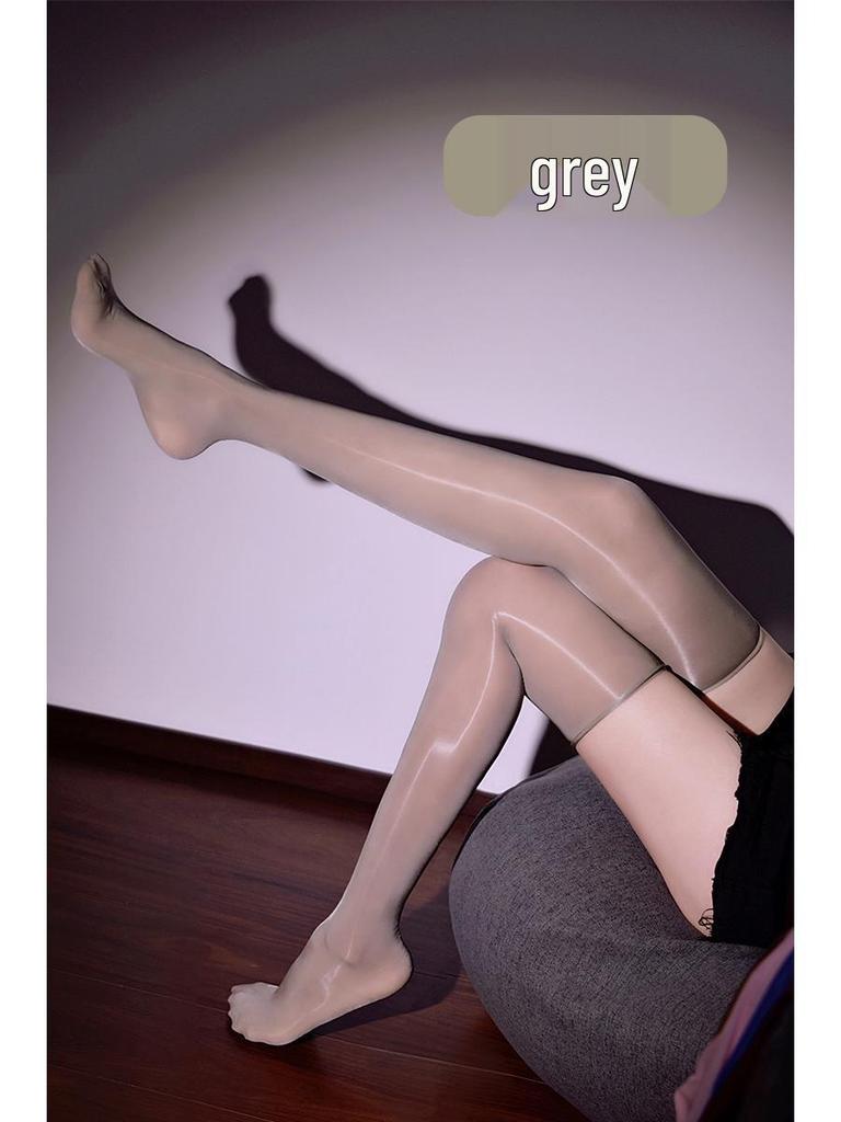 Petit Entremetteur Noir Transparent Mi-Mollet et Bas Cuisse Soyeux Huileux avec Chaussettes Hautes Genoux à l'Huile de Cheval.
