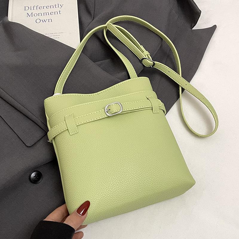 Spring and summer new Korean niche simple lychee pattern bucket bag casual commuting versatile high sense messenger women's bag