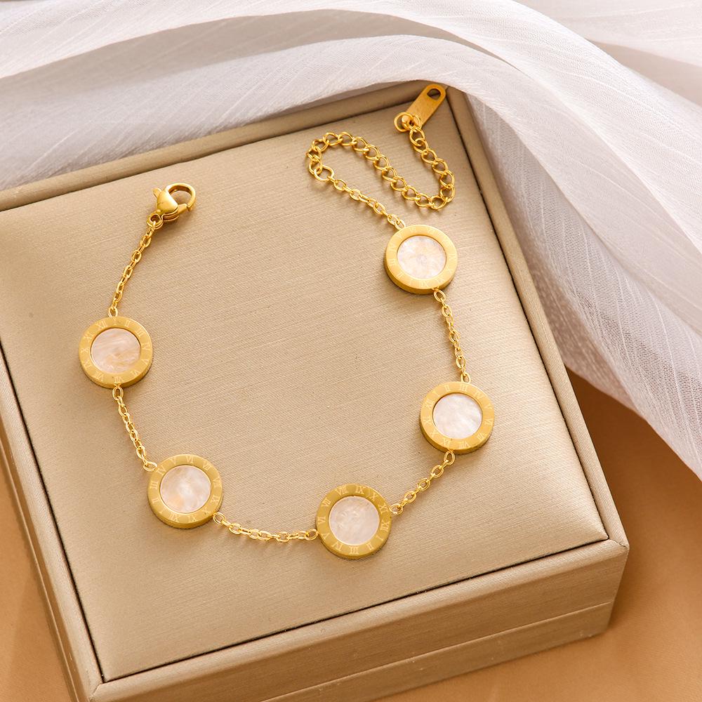 High-End Titanium Steel Four-Leaf Clover Bracelet with Shell Pendant – Durable, Fade-Resistant Design