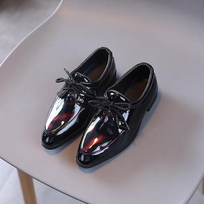 Moda infantil com cadarço versátil bico fino sapatos de terno para festa casamento shows primavera 2024 Grã-Bretanha novos sapatos de couro infantil PU
