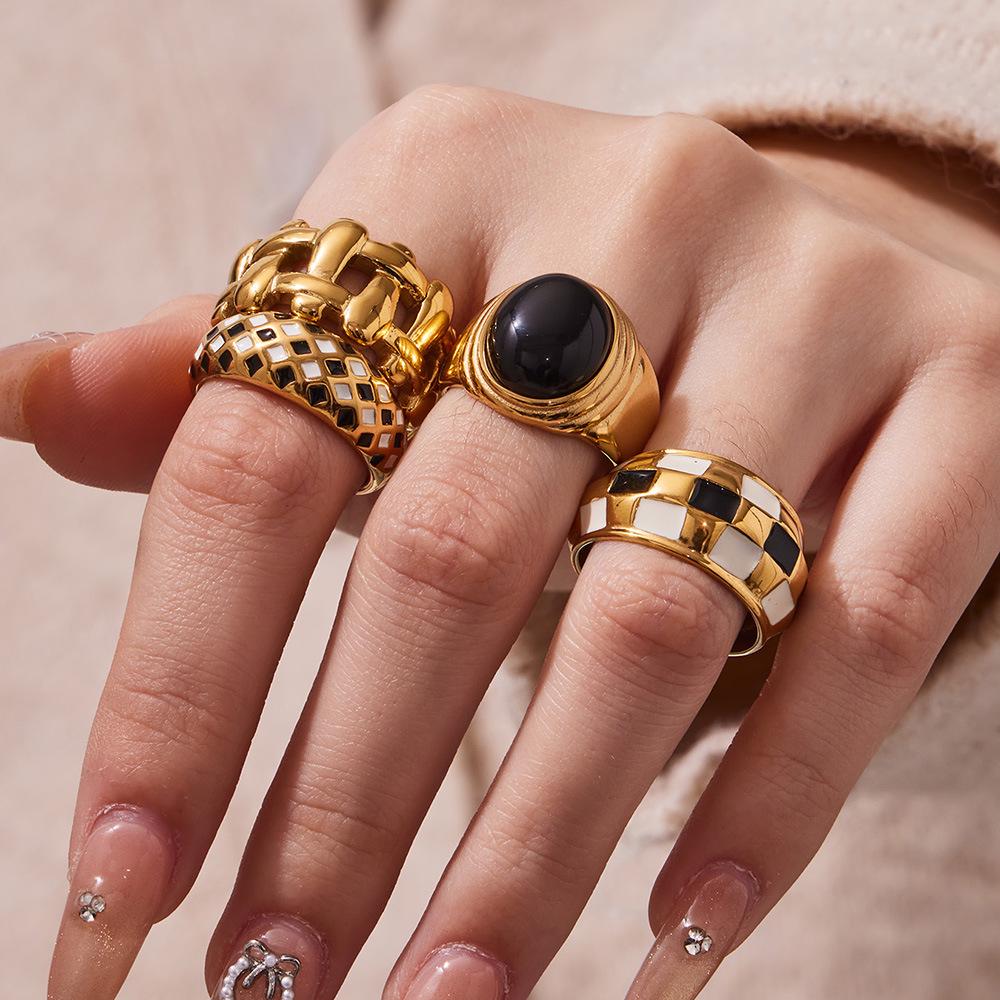 Anello smaltato a quadri europeo: Acciaio Inossidabile Placcato Oro 18K, Stile Lusso Leggero