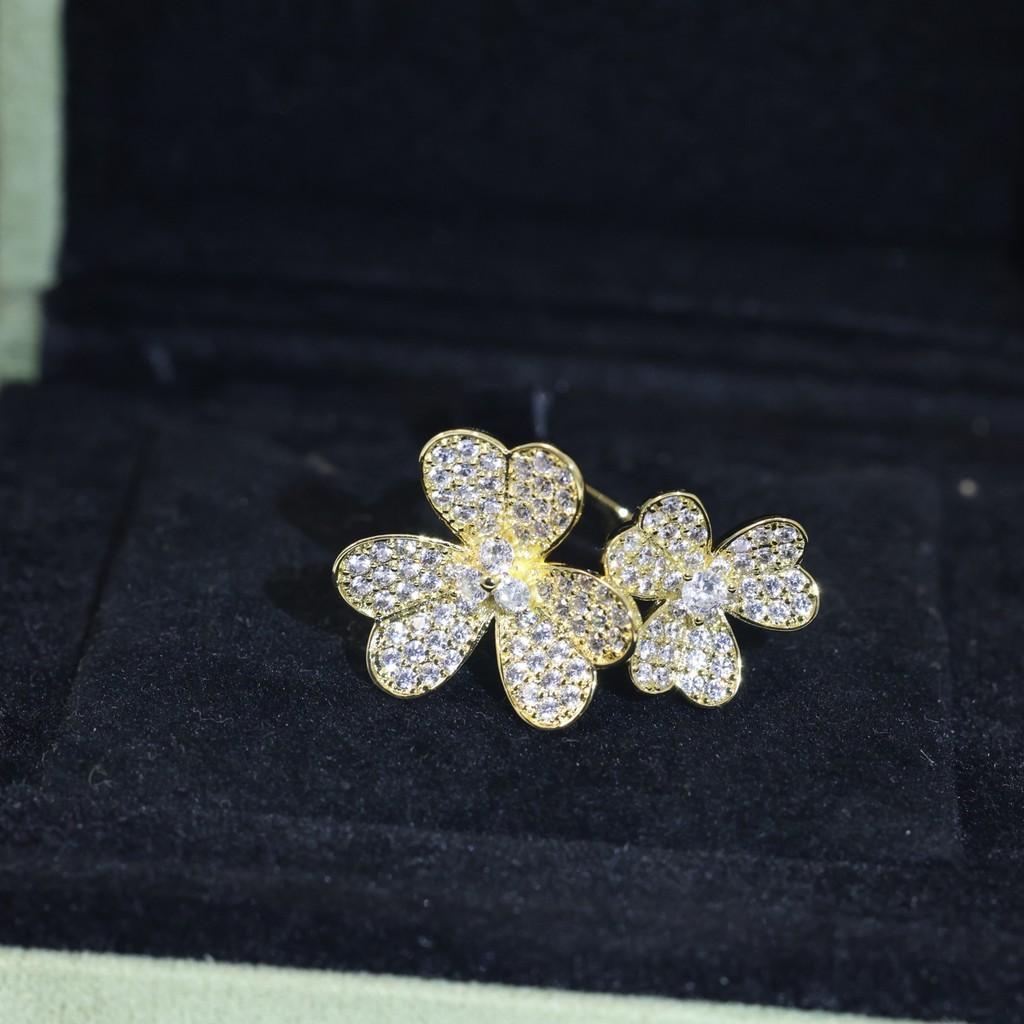 Full Diamond Three Flower Series Ring Shipped To Germany Imported Asian Gold Electroplated Au 750 18K Craft This Classic Gift