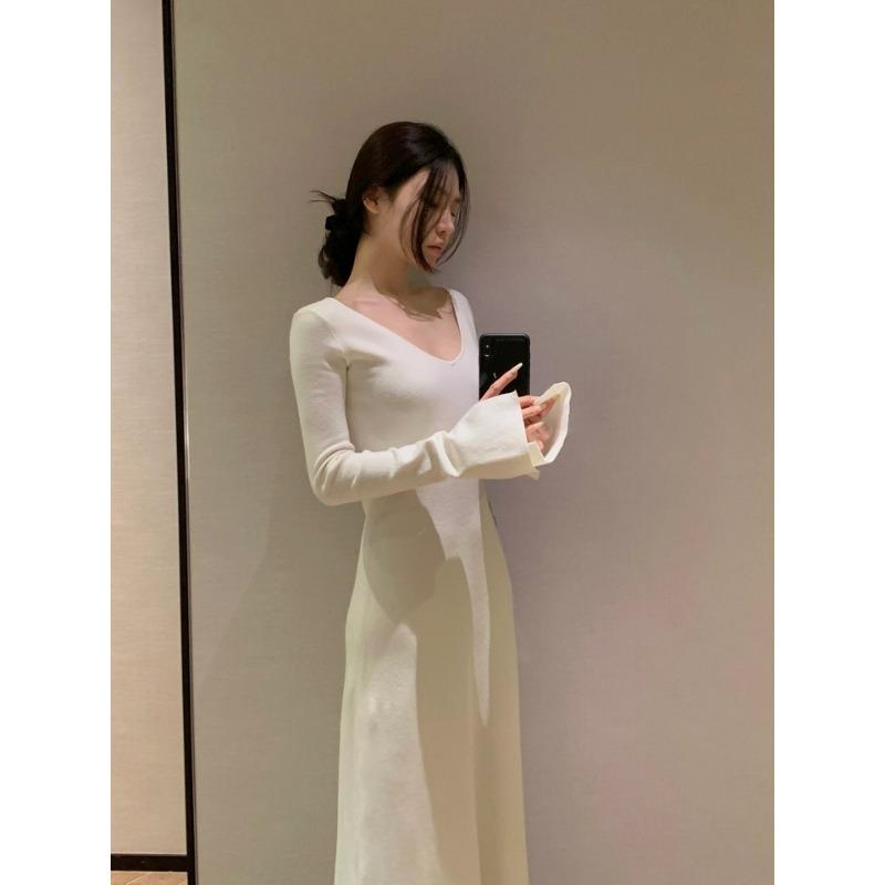 Design Niche High-end Sense Gentle Wind Sexy Temperament Slim and Thin Big V-neck Versatile Long-sleeved Knitted Dress
