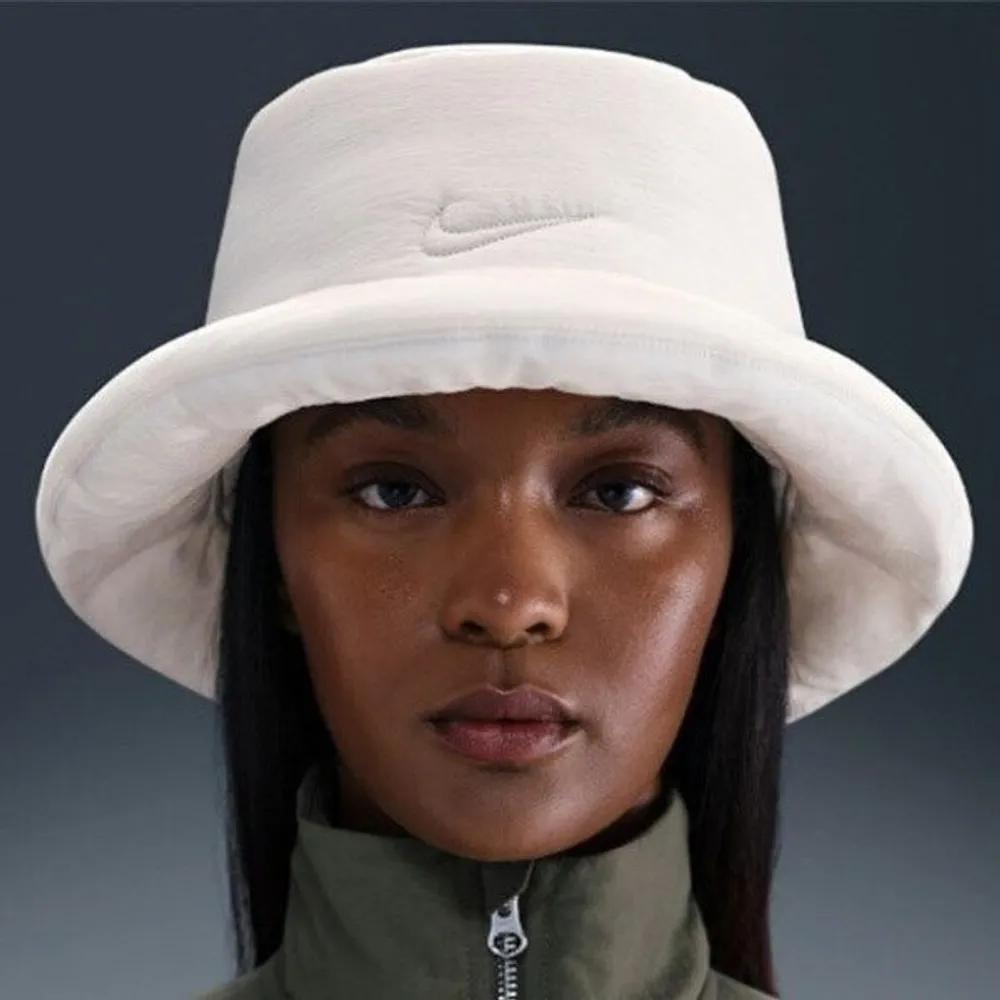 M Hat VQC IF8853-072 Apex Purple Bucket Hat white series