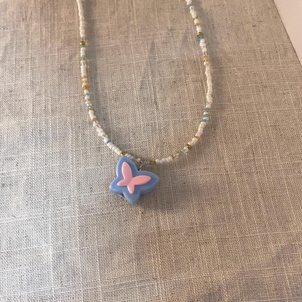 Color Beaded Butterfly Necklace Women'S Light Luxury Niche Design Sense Y2K Millennial Style Collarbone Chain Sweet And Cool Neck Chain Accessories
