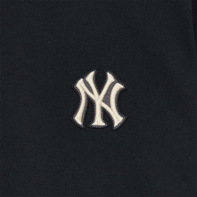 MLB Unisex New York Yankees Gradient Monogram Round Neck Sweatshirt