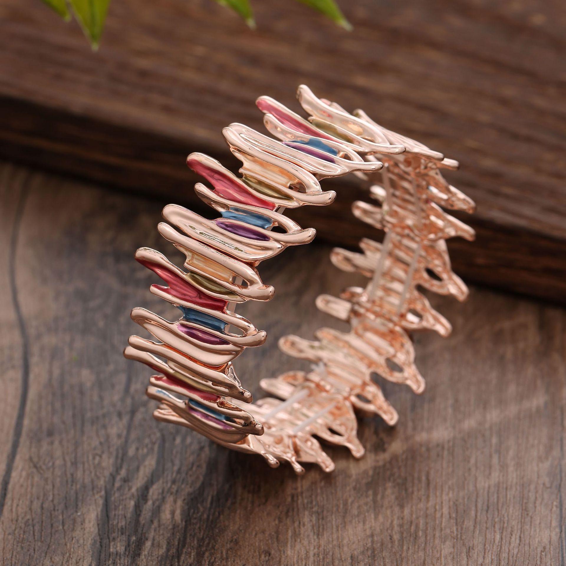 

Цветной браслет из сплава с шипами, модный и универсальный женский браслет высокого класса с геометрическими линиями