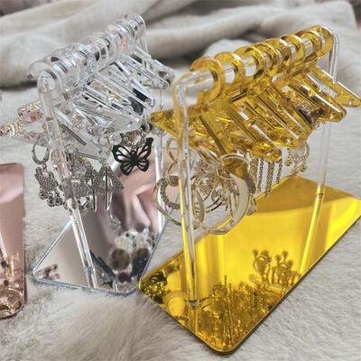 Schmuckherstellung – Verpackung & Präsentation von Schmuck