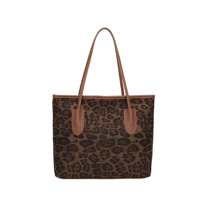 

Large capacity single shoulder armpit bag autumn and winter popular fashion extra large bag trendy versatile handbag women коричневий