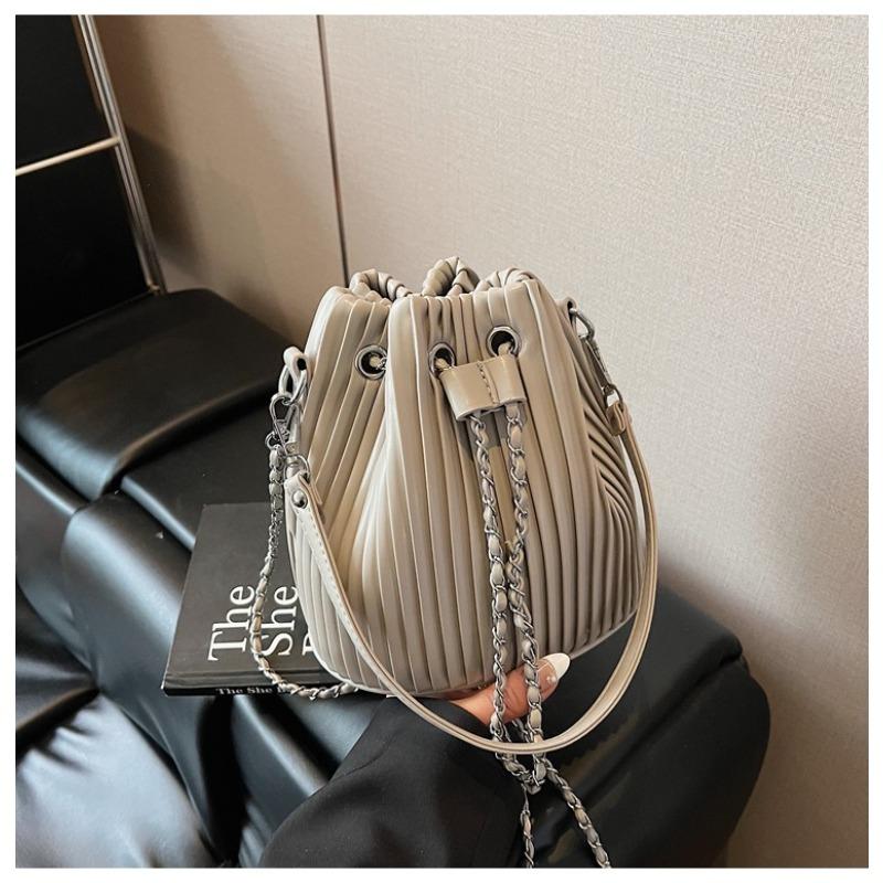 Niche Spring and Summer New Trendy Chain Small Fold Portable Bucket Bag Fashionable Shoulder Messenger Women's Bag