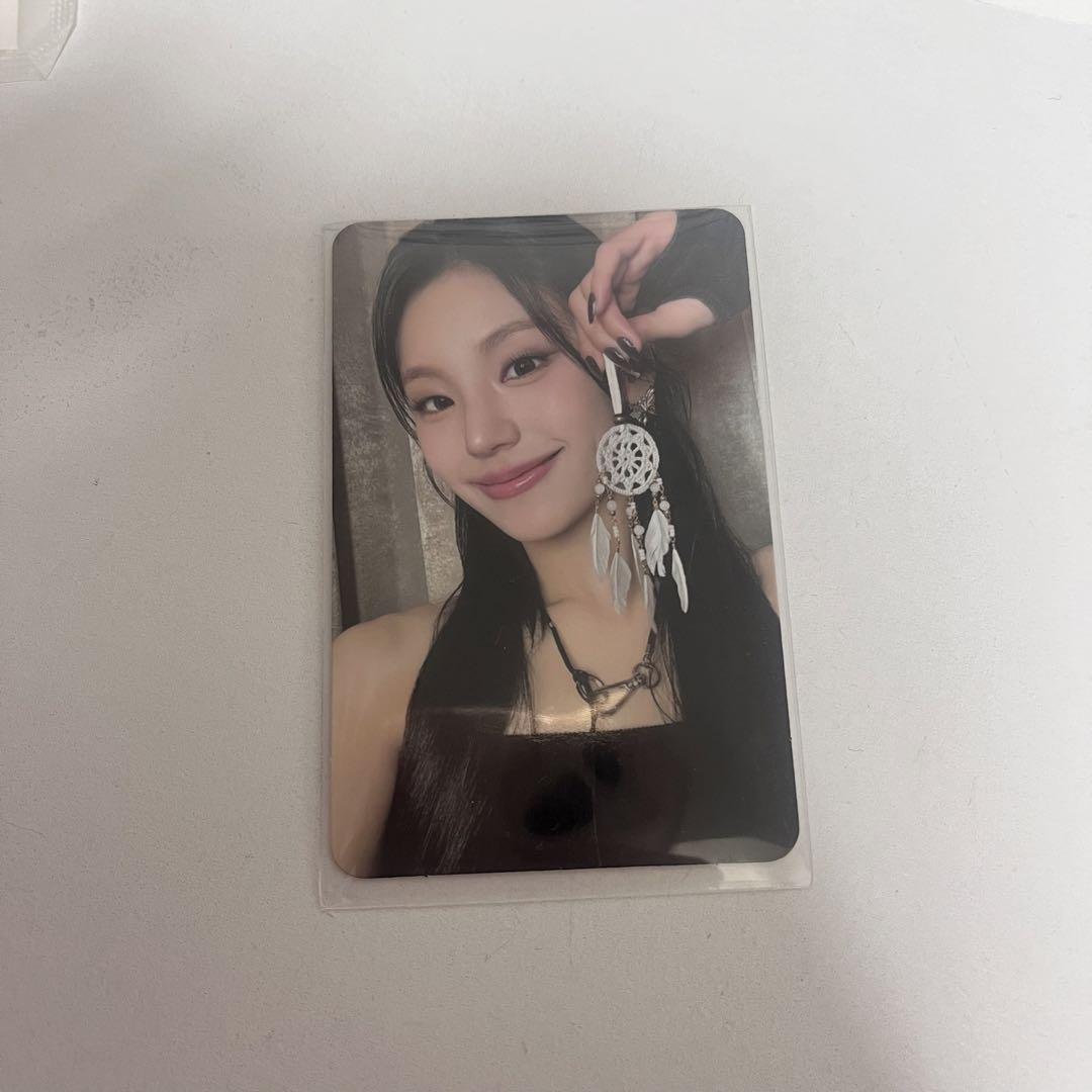 

[Б/У] ITZY ЗОЛОТО Специальное издание Торговая карта Йеджи YEJI