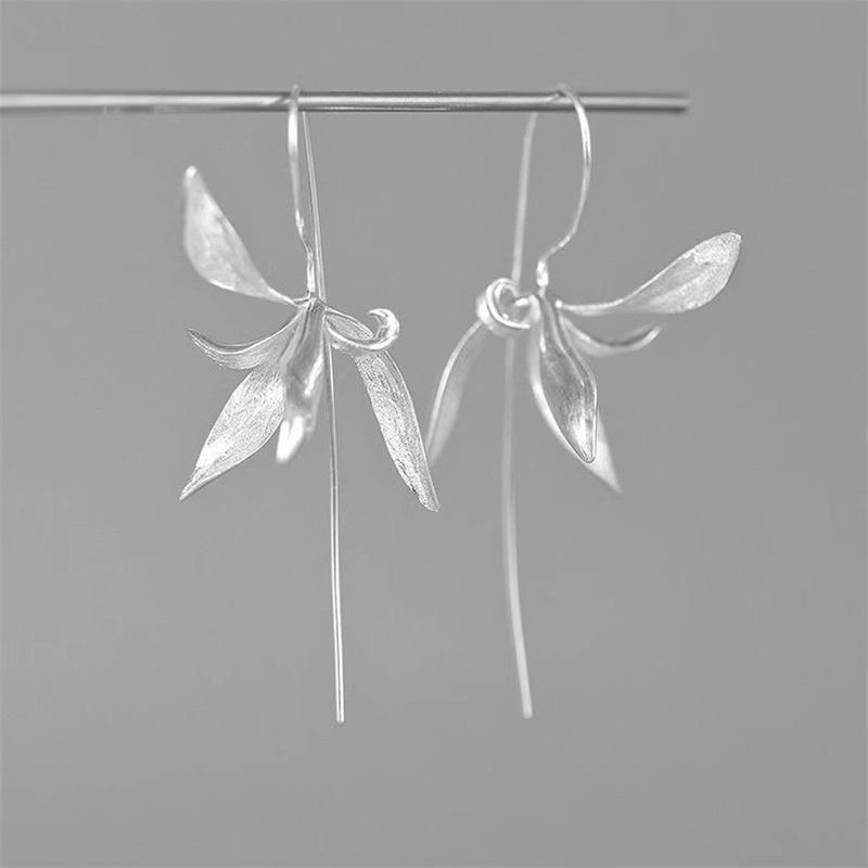 

Tibetan Silver Minimalist Flower Exaggeratedly Stud Earrings for Women Cute Plant Fashion Personality Accessory