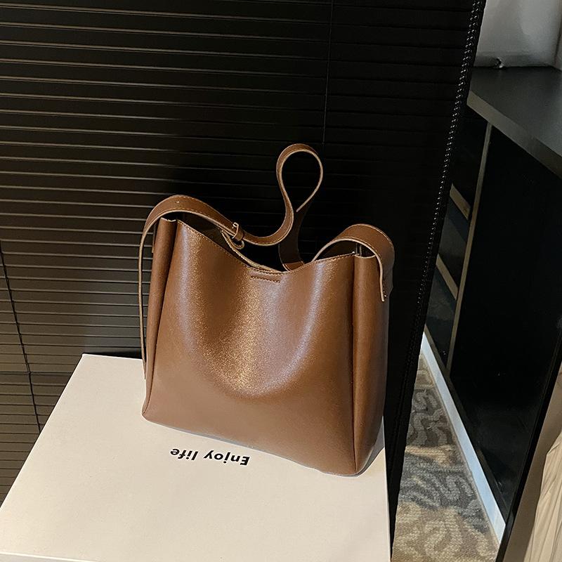 Winter tote bag women's new retro large-capacity messenger bag fashionable and simple commuter shoulder bag