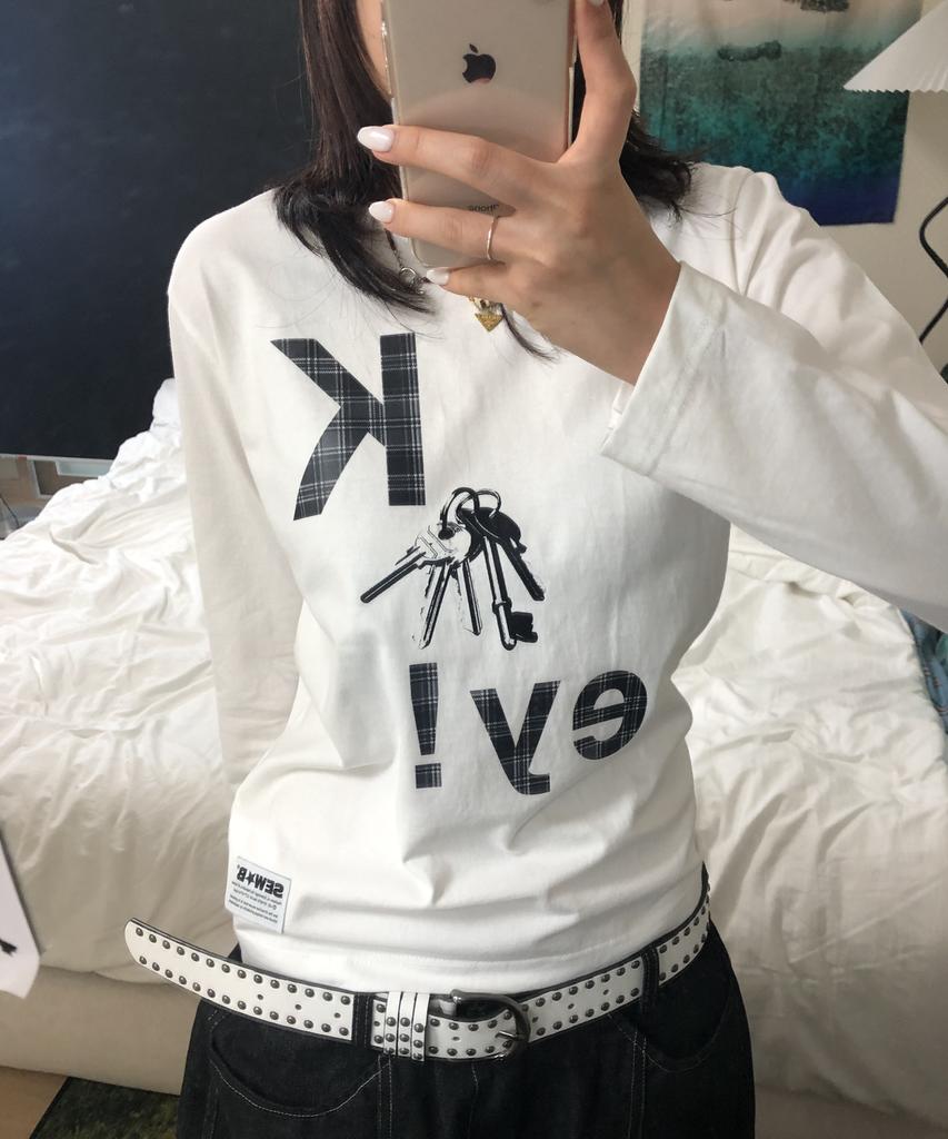 Ssobi Semi-Crop Ey Long Sleeve Tee