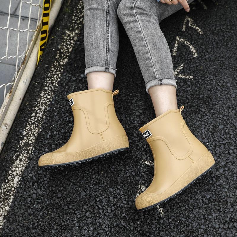 Rain shoes women's new medium tube casual versatile couple rain boots non-slip and wear-resistant fashion warm outer water boots overshoes