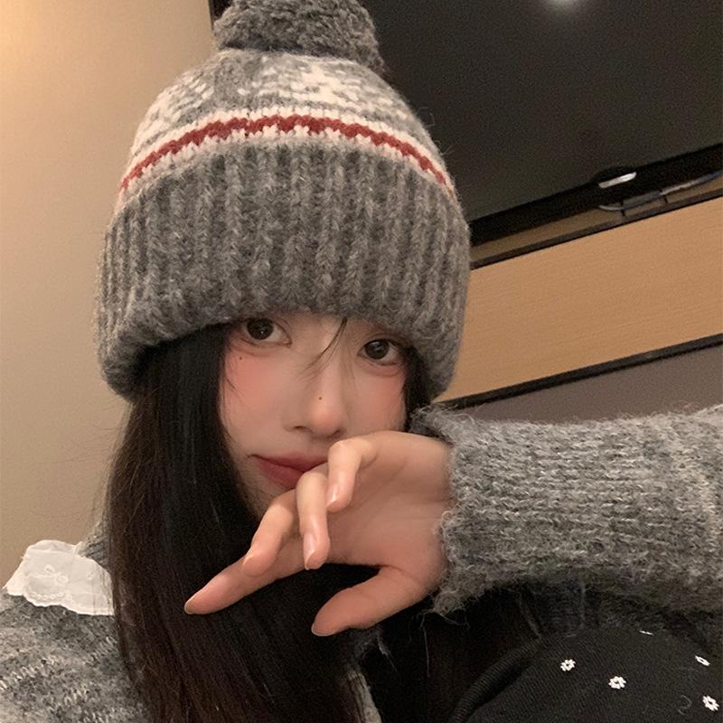 Women's Woolen Hat Autumn and Winter New Style Retro Thickened Warm and Face Showing Small Knitted Toe Cap