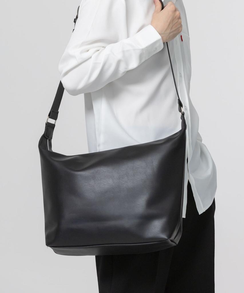 Umbrella On The Go Signature City Stage Leather Crossbody Bag