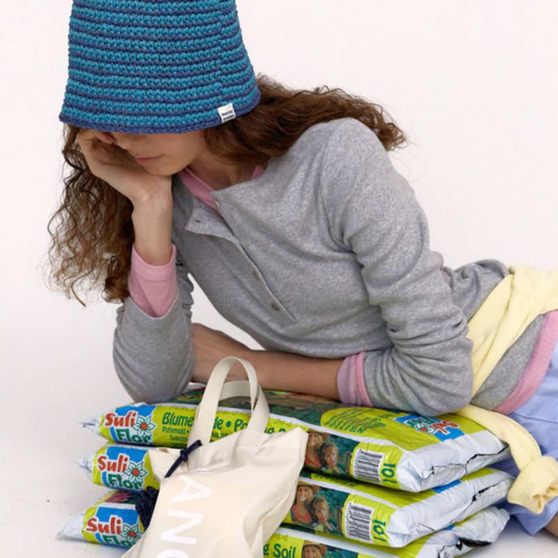 DANCING GRANDMA GRANNY HAT : STRIPE BLUE