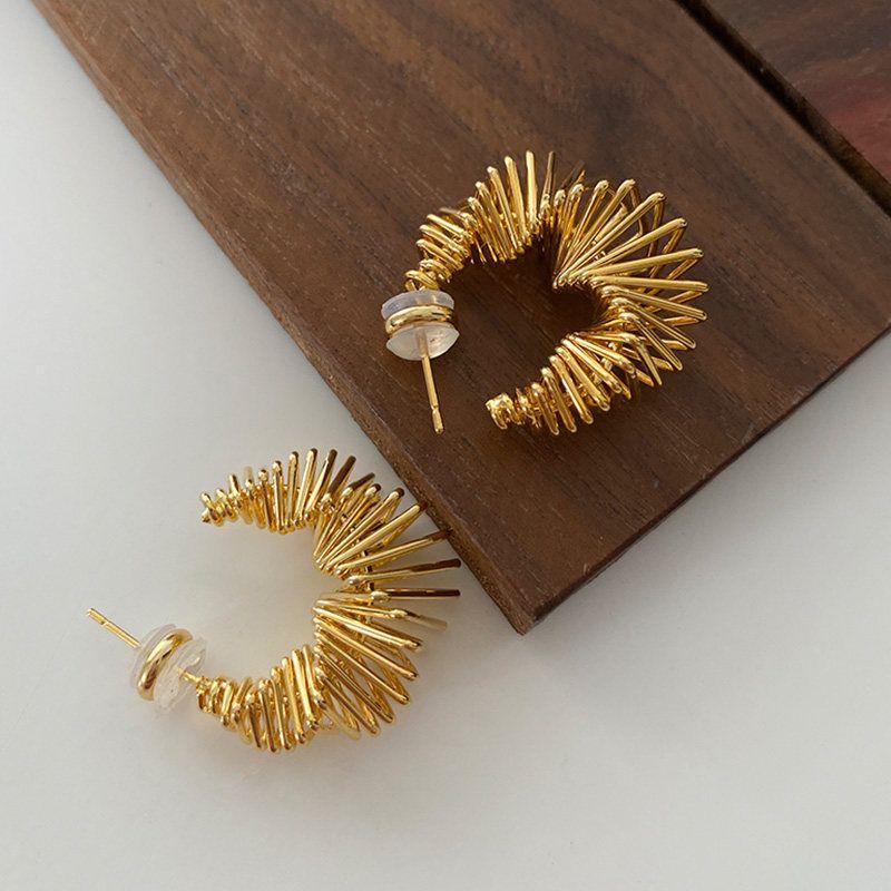 

Metal Spiral Earrings 2026 New Popular European and American Style Earrings Light Luxury High-End Hollow Design Unique Ear Accessories Gold