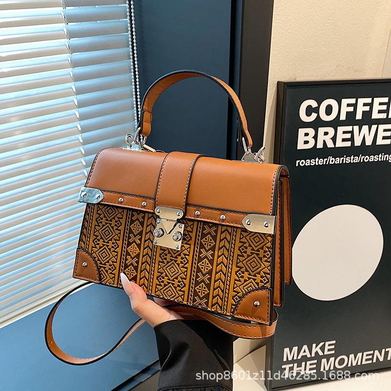 

Женская сумка лето новая тисненая высококлассная сумочка модная на плечо сумка-мессенджер ручная коричневый