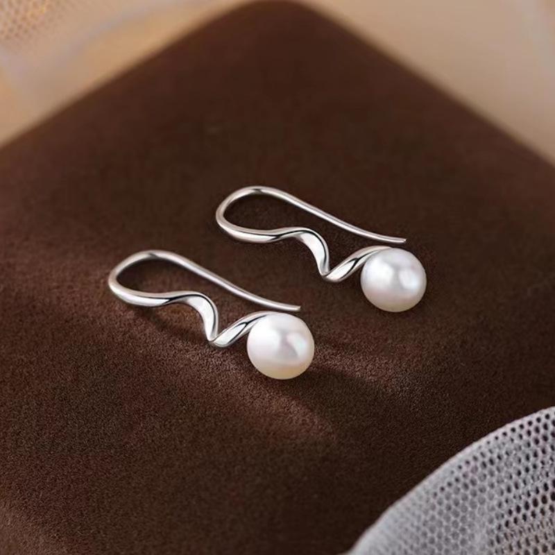 2023 High-End Light Luxury Pearl Stud Earrings in 925 Sterling Silver