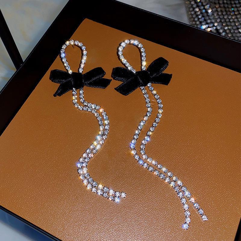 

Серебряные бархатные серьги-кисточки с бантом и бриллиантами - корейский стиль