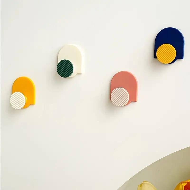 

4 шт. Простые бытовые настенные крючки без пробивания отверстий, прочные цветные липкие крючки, настенные крючки, креативные крючки для одежды для ванной комнаты 4PCS