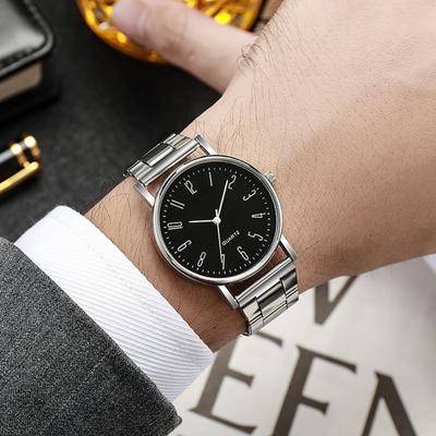 Montre habillée pour homme Cadran rond Bracelet en acier inoxydable Montre-bracelet à quartz Élégante montre analogique pour occasions décontractées ou formelles