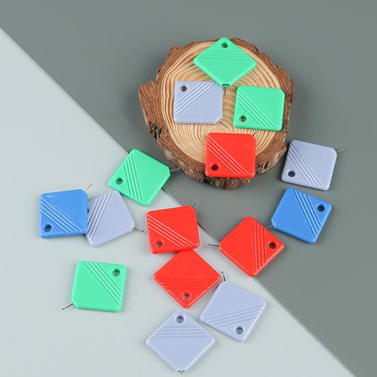 10 szt. nawlekaczy do igieł do szycia ręcznego Kwadratowy pomocnik do nawlekania igieł Łatwe narzędzie do nawlekania Pasuje do większości rozmiarów igieł Dla miłośników szycia