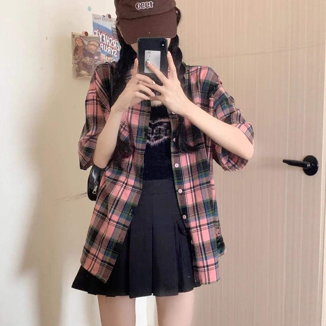 

A Retro Checkered Shirt with Contrasting Colors and Sun Protection, A New Loose and Casual Top and Shirt Jacket for The Laid-back Summer S