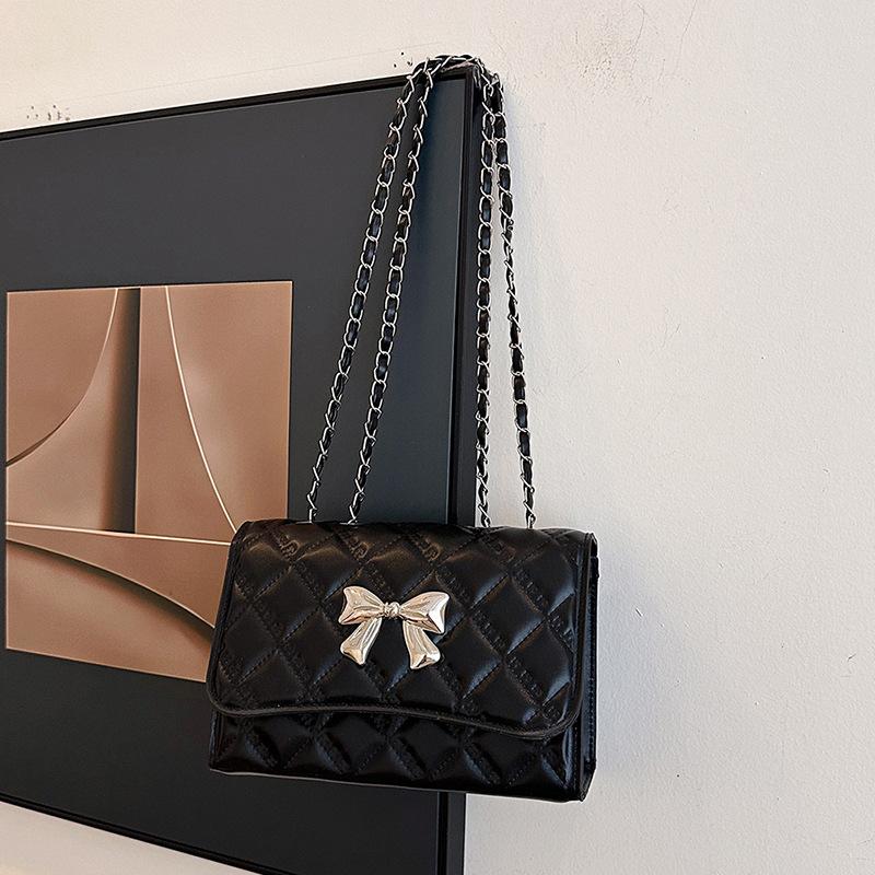 Rhombus casual chain solid color small square bag 2025 autumn new high value foreign style bow shoulder messenger bag