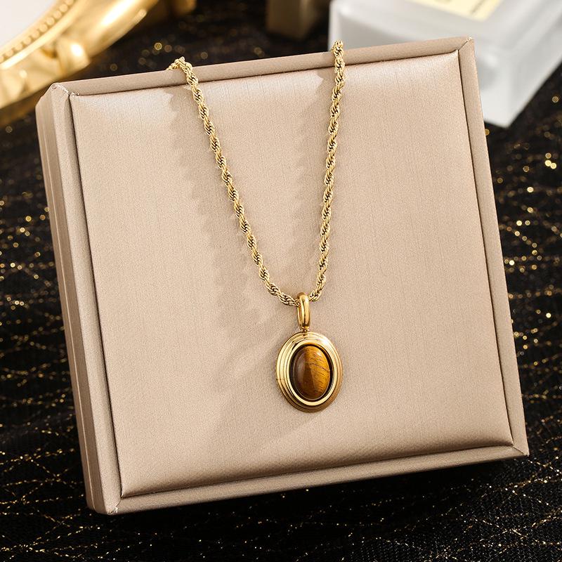 

Retro Tiger Eye Stainless Steel Necklace - Versatile Light Luxury Clavicle Chain Jewelry.