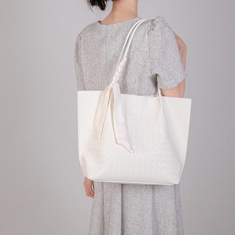 Large-capacity commuter tote bag, high-end woven mother-and-daughter bag, 2024 new model, college student shoulder bag for women