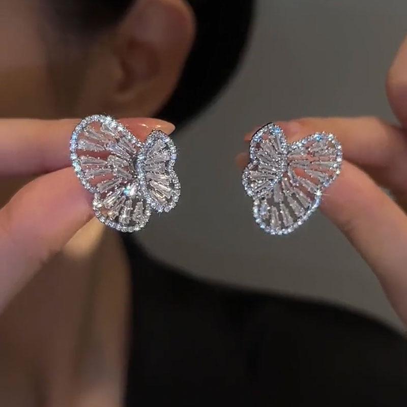 

Silver needle zircon one two butterfly earrings Dongdaemun simple temperament earrings fashion high sense earrings