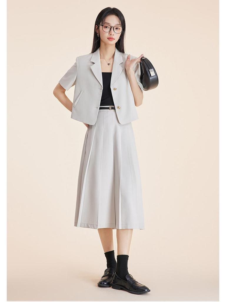Beige Women's Slim Fit Short-Sleeve Suit Jacket - Petite 2025 Spring Collection